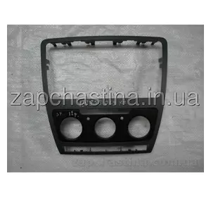Рамка магнитолы Škoda OCTAVIA 2012*  1z0858069xx